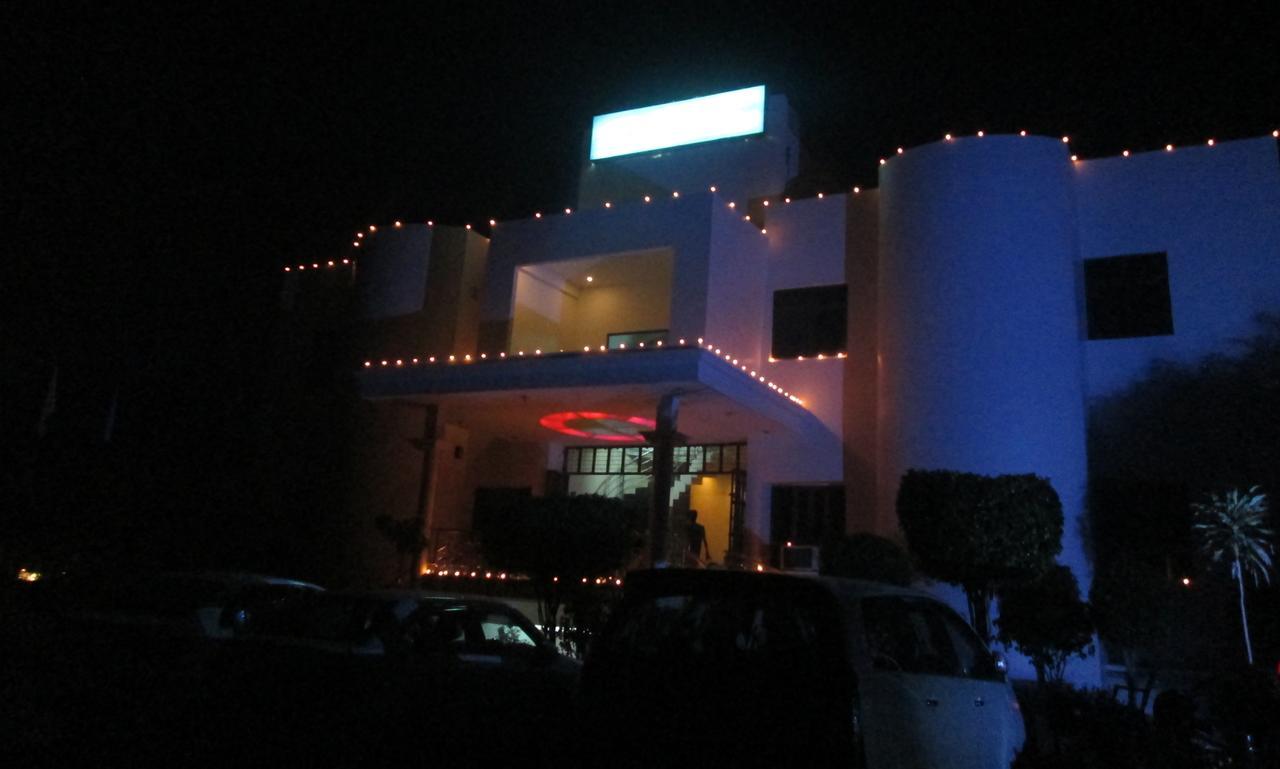 Ramprastha Hotel Ayodhya Exterior foto